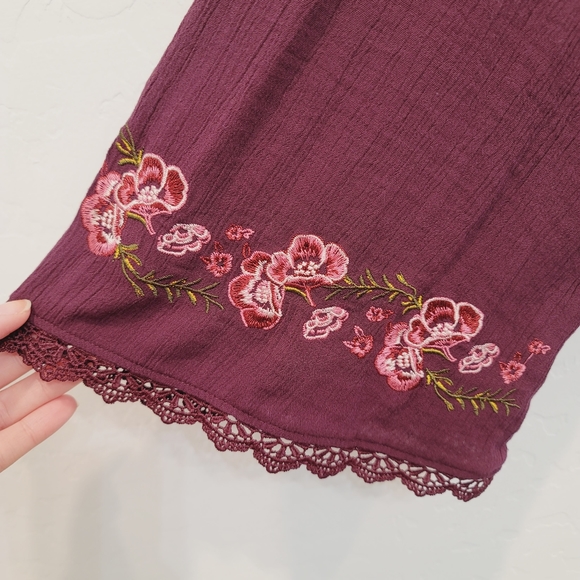 💕 Time and Tru Burgundy Floral Embroidered Boho Blouse Women's Size Large - Picture 8 of 11
